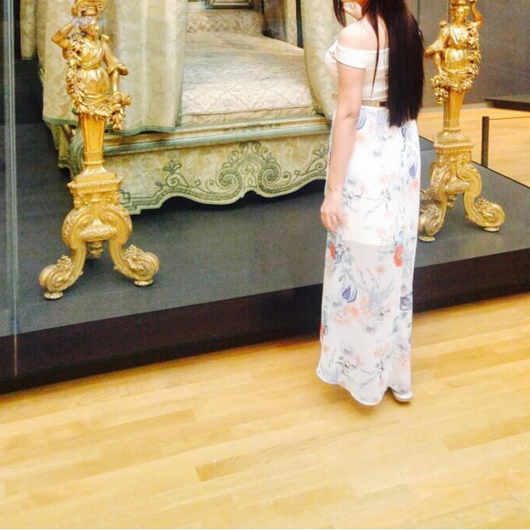 Beautiful forever new dress - Picture 2 of 7